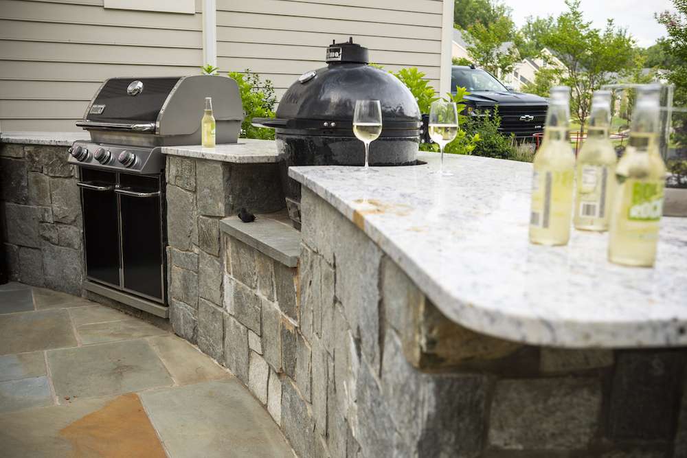 Nice outdoor kitchen counter and grill