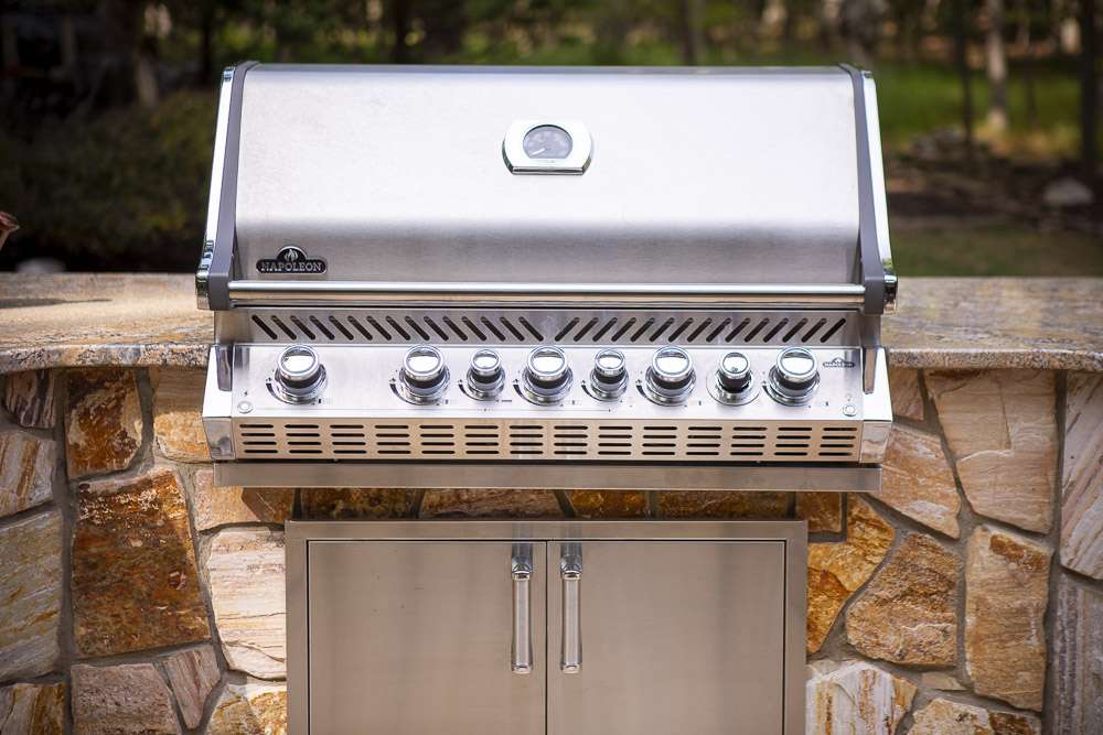 outdoor kitchen grill