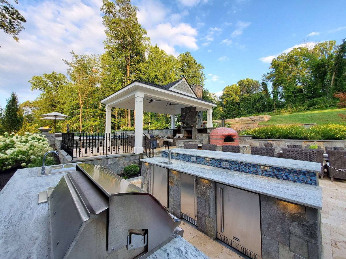 outdoor kitchen and pizza oven on patio