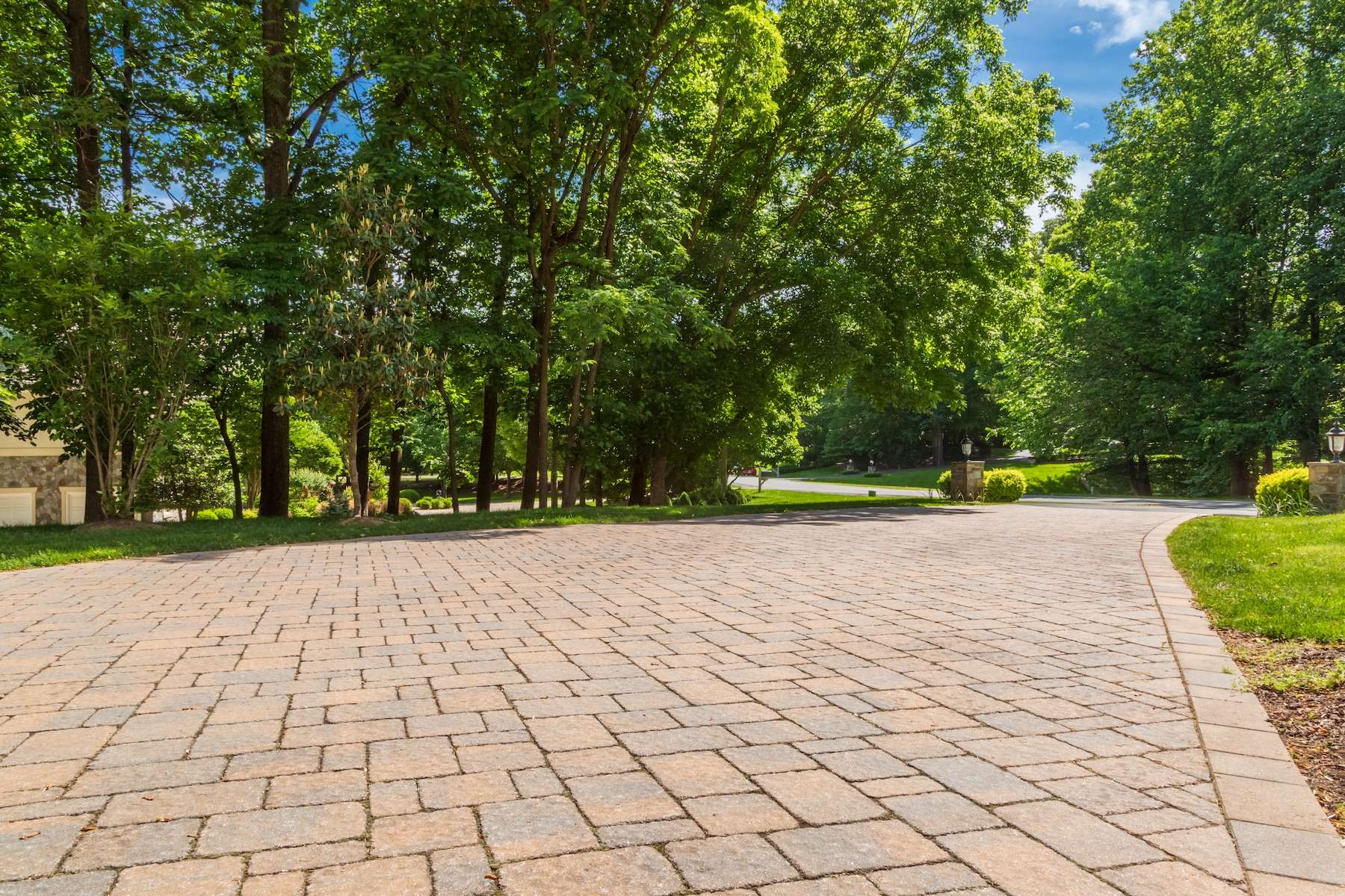 Paver driveway with edge in Great Falls, VA 