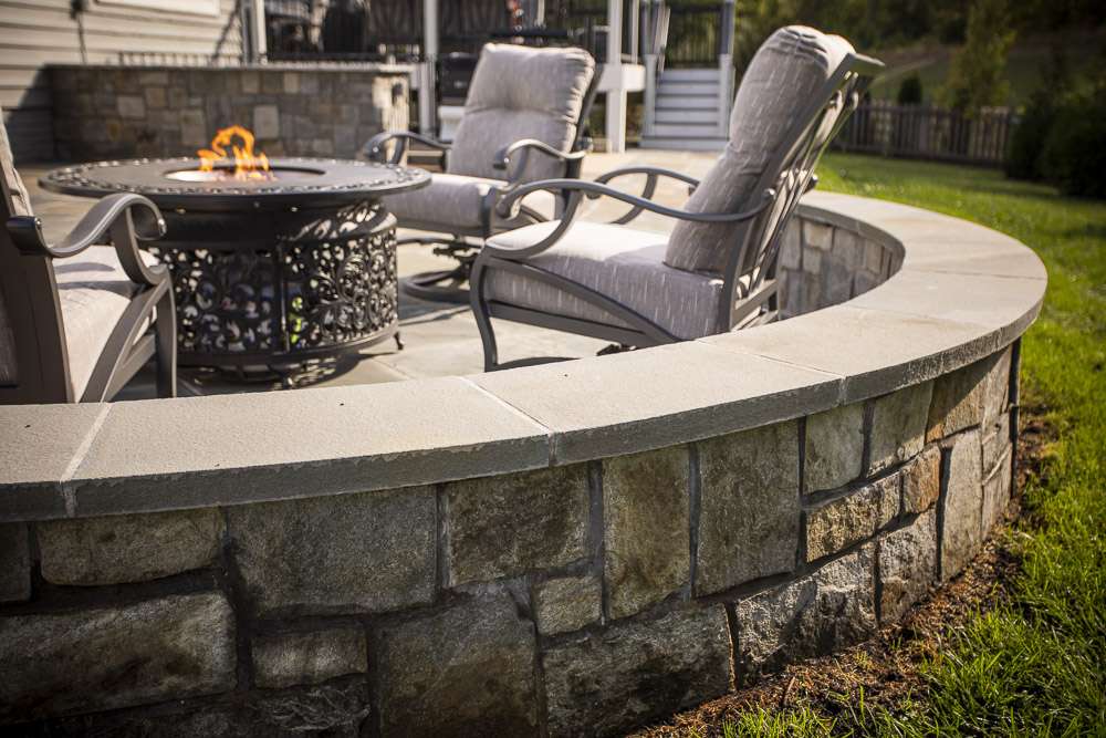 Seating wall around a fire pit