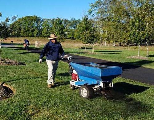 landscape maintenance topdressing