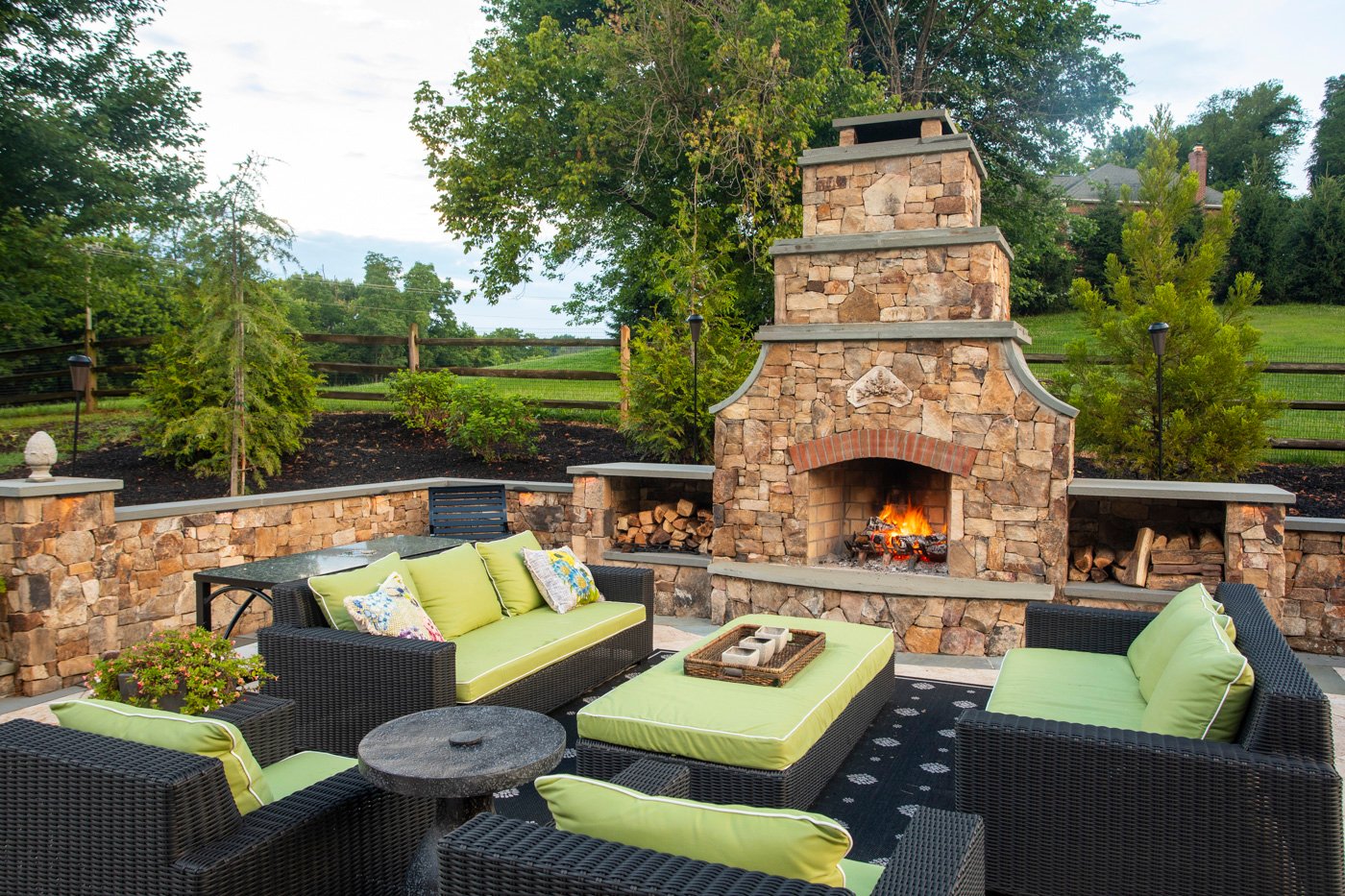 outdoor-fireplace-stone-wall-seating-5