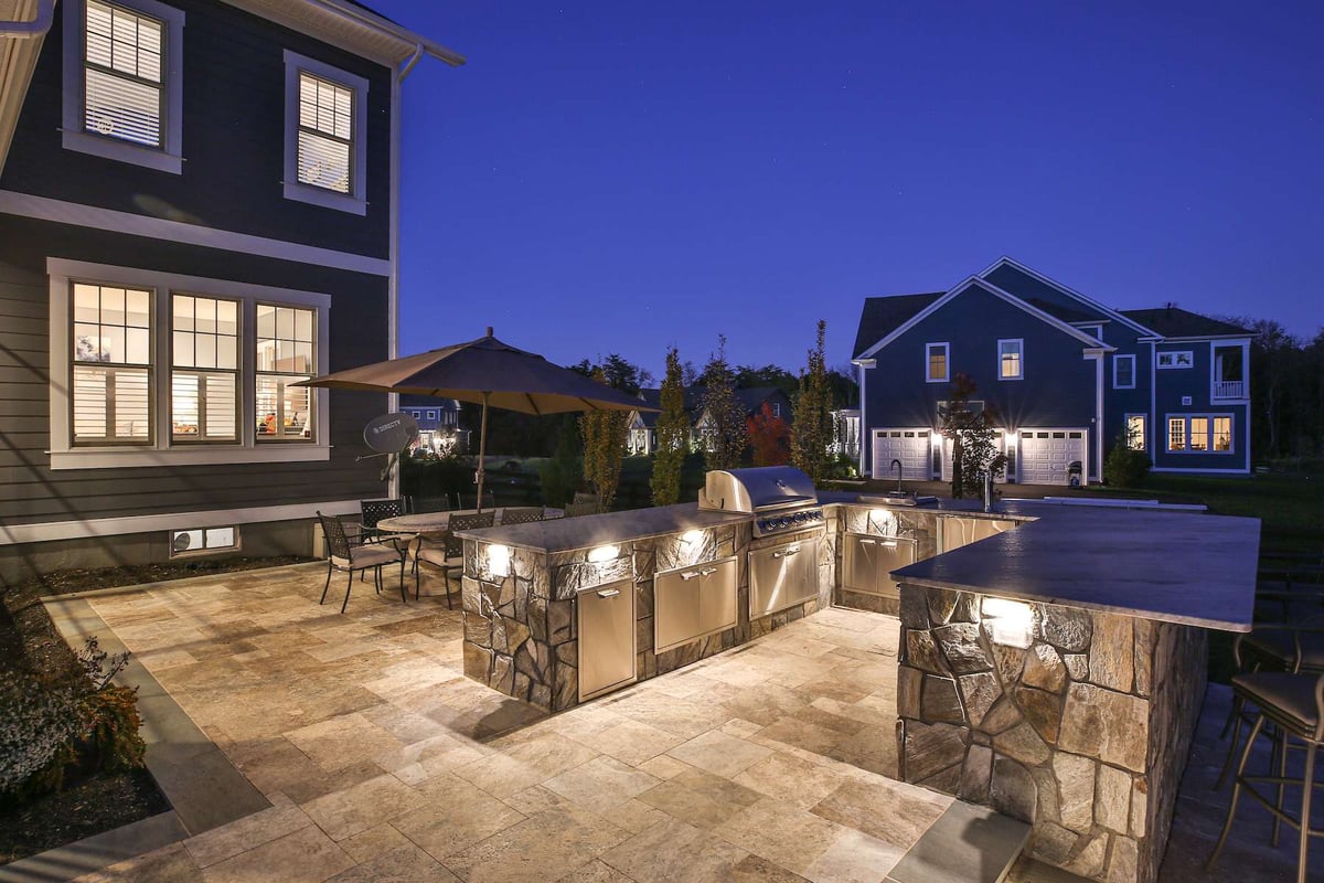 outdoor kitchen with built in lighting