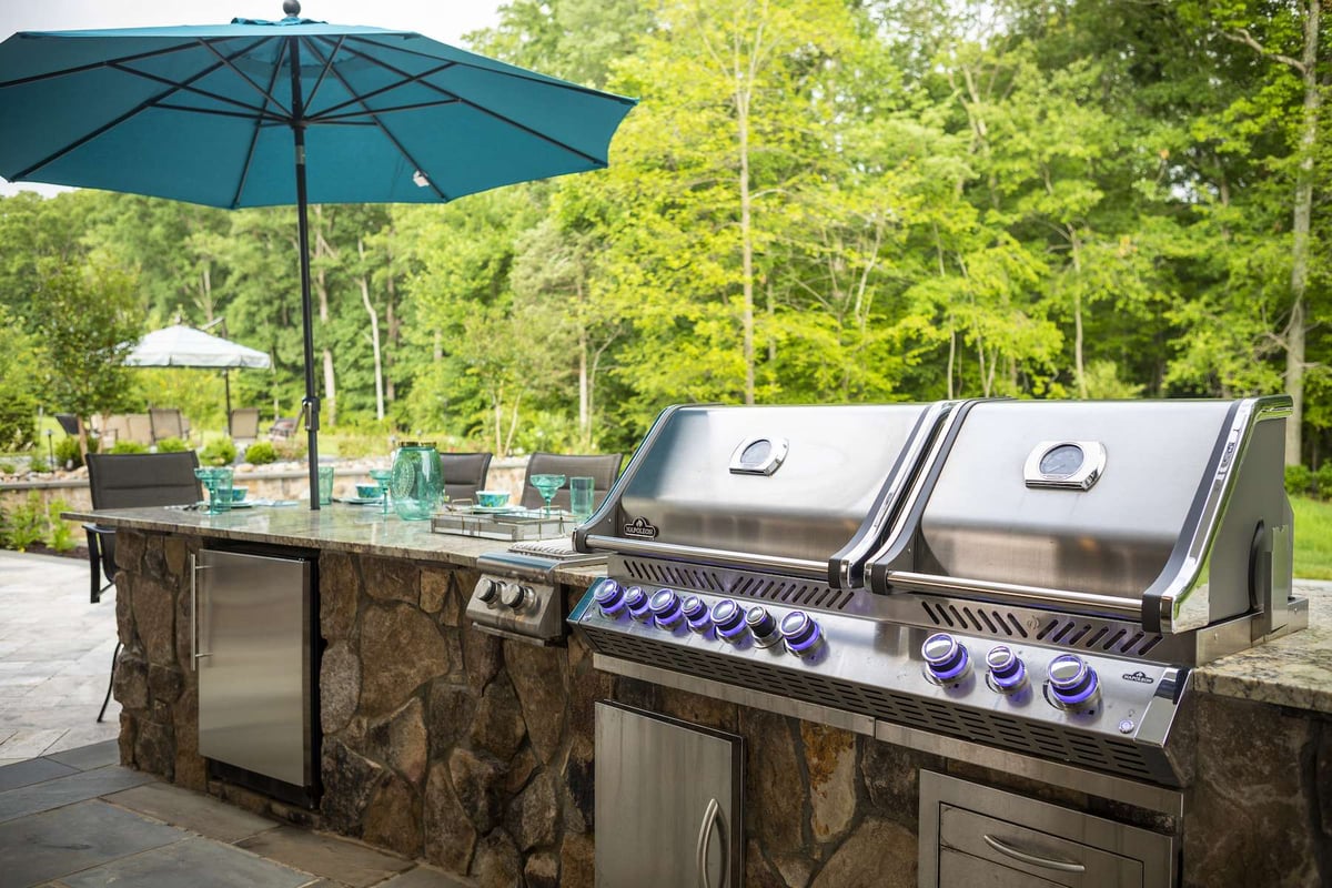 outdoor kitchen with grill and counter