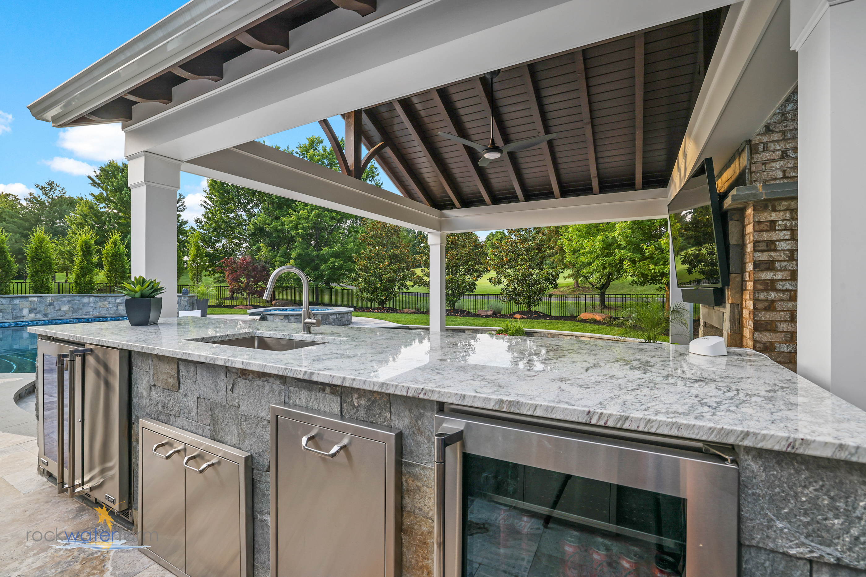 The Ultimate Guide to Designing a Luxury Outdoor Kitchen